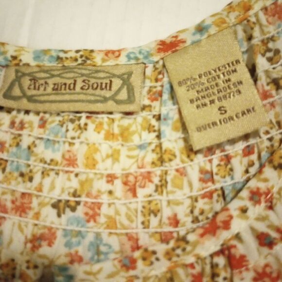 Art & Soul floral print top with gathered elastic neckline and pearl buttons - Picture 7 of 11